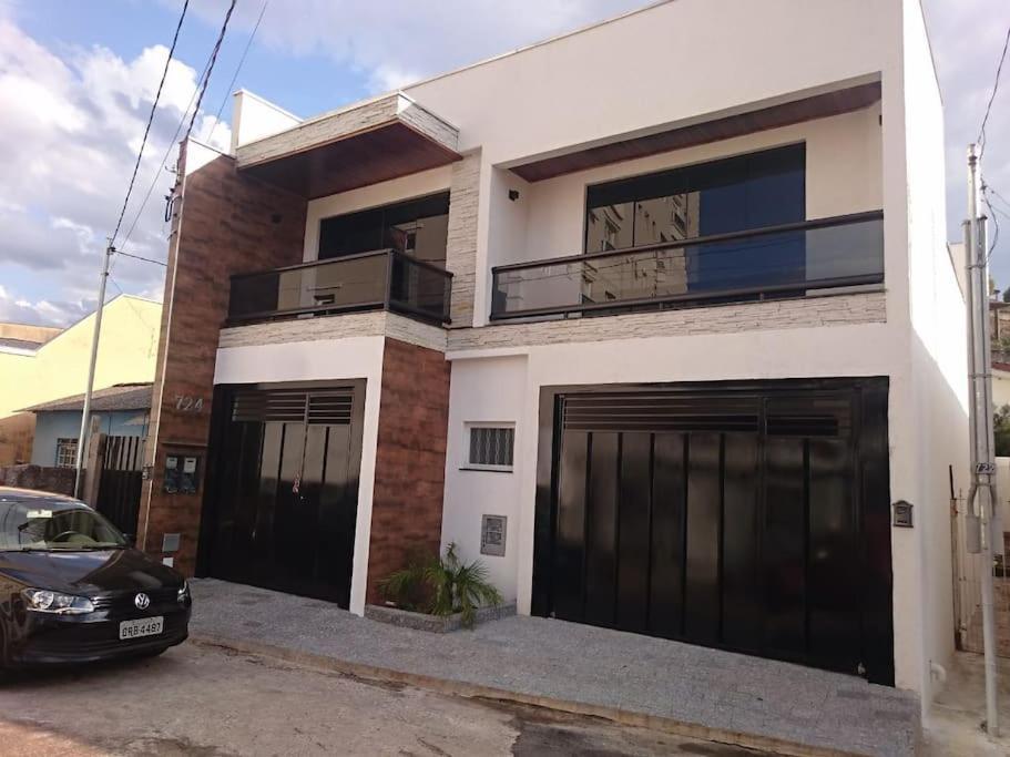 Poços de Caldas Casa Unica E Moderna Centroヴィラ エクステリア 写真