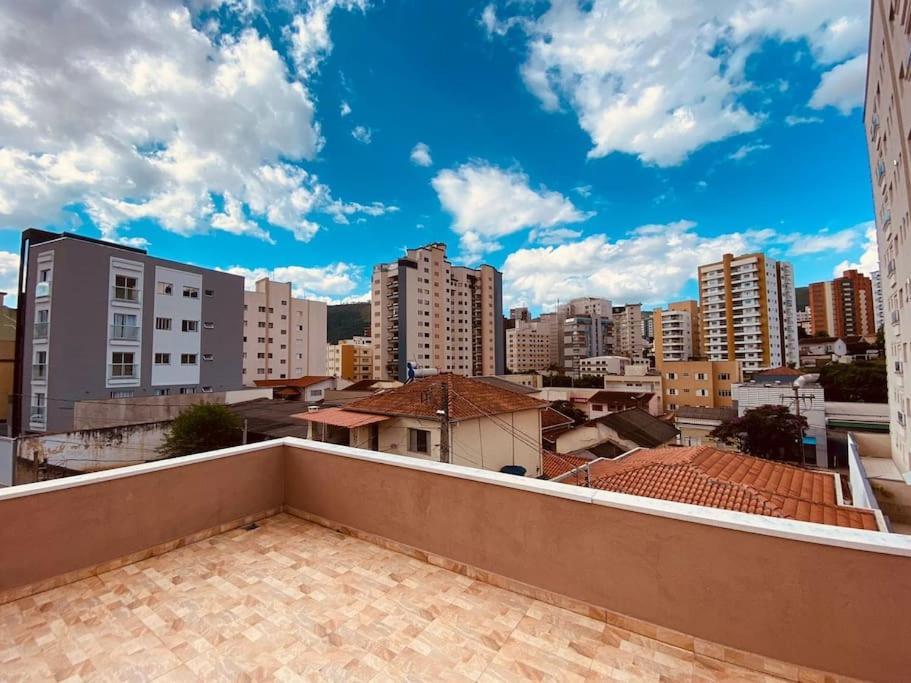 Poços de Caldas Casa Unica E Moderna Centroヴィラ エクステリア 写真