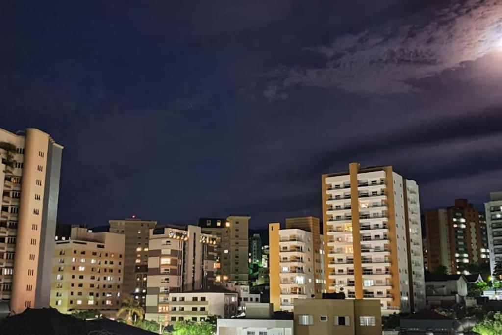 Poços de Caldas Casa Unica E Moderna Centroヴィラ エクステリア 写真